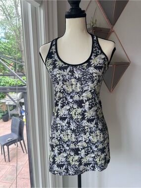 LULULEMON Black White Floral Racerback Tank Top Yoga Athletic Workout Size 6